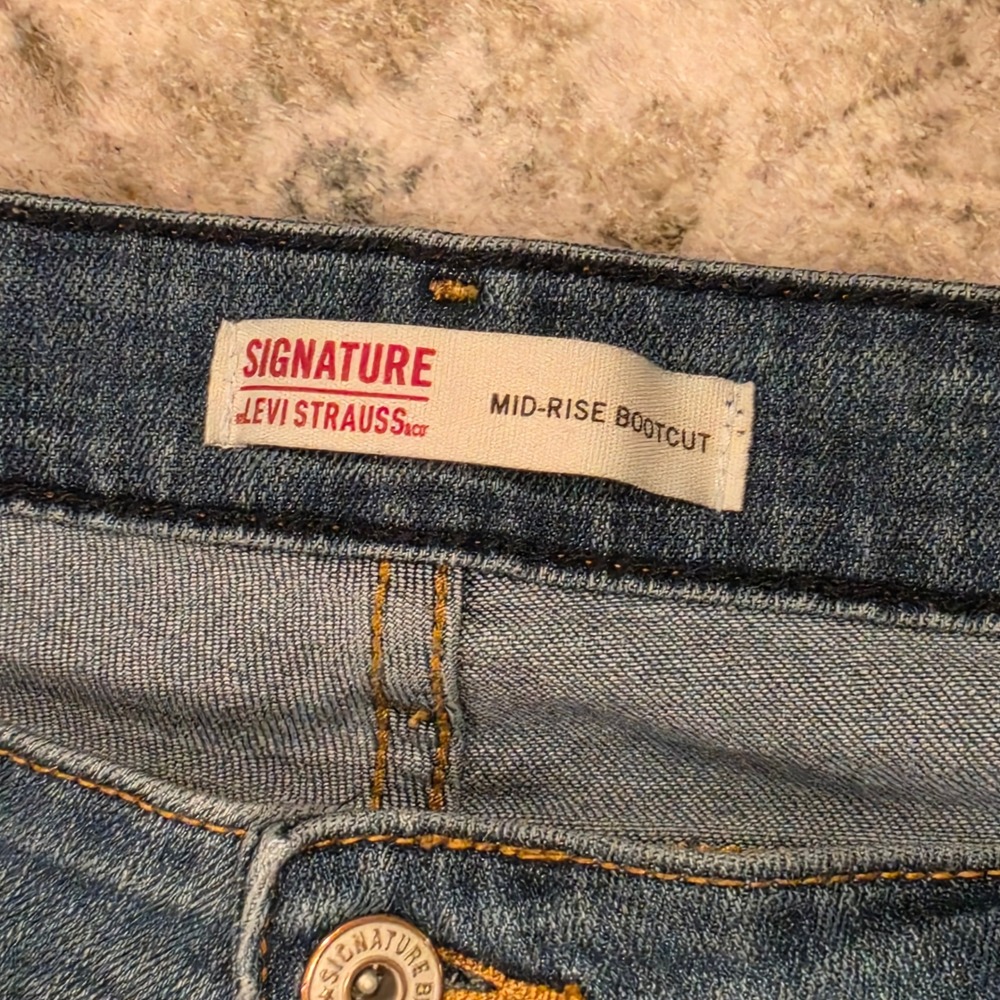 Signature by Levi Strauss Womens Mid-Rise Bootcut Jeans Medium Wash 18M W34 L32 - Picture 6 of 8